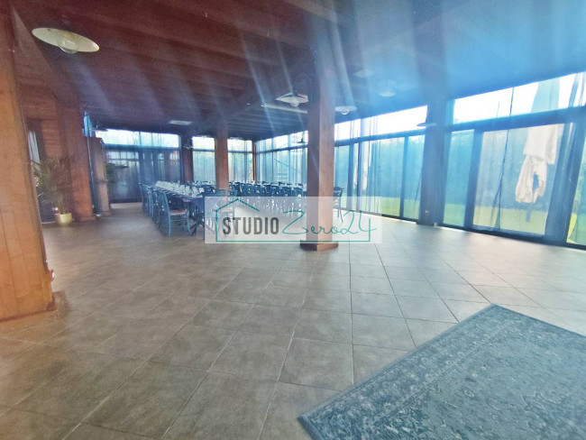 Locale commerciale in vendita a Viareggio