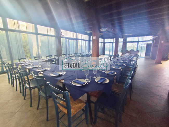 Locale commerciale in vendita a Viareggio