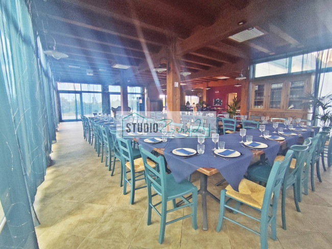 Locale commerciale in vendita a Viareggio