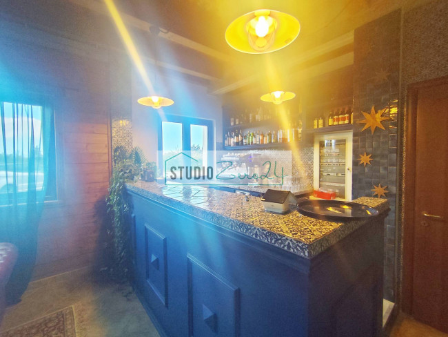 Locale commerciale in vendita a Viareggio