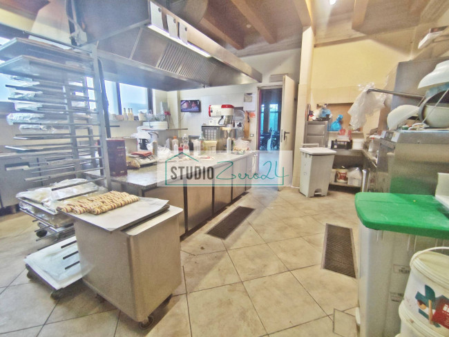 Locale commerciale in vendita a Viareggio