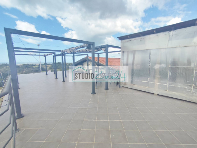 Locale commerciale in vendita a Viareggio