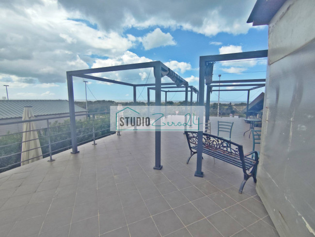 Locale commerciale in vendita a Viareggio