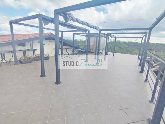 Locale commerciale in vendita a Viareggio