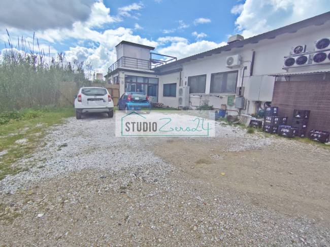 Locale commerciale in vendita a Viareggio