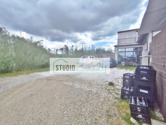 Locale commerciale in vendita a Viareggio