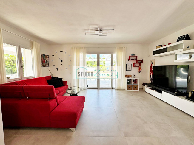Villa for sale in Pietrasanta