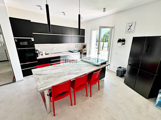 Villa for sale in Pietrasanta