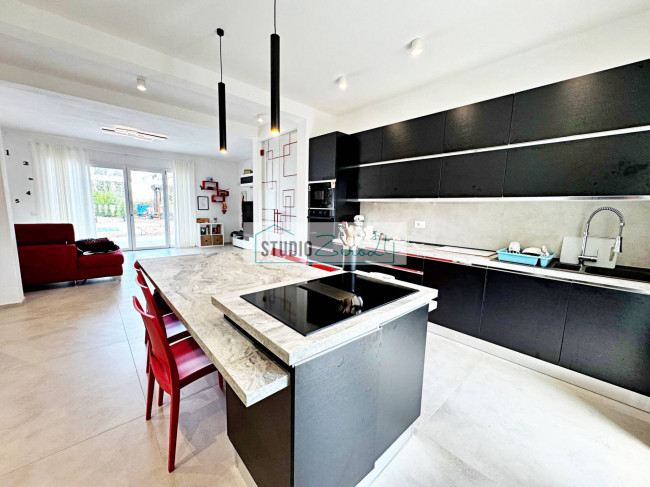 Villa for sale in Pietrasanta