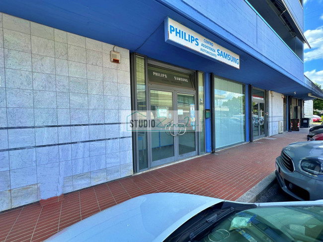 Locale commerciale in vendita a Viareggio