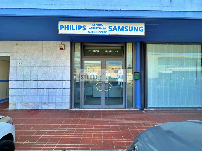 Locale commerciale in vendita a Viareggio