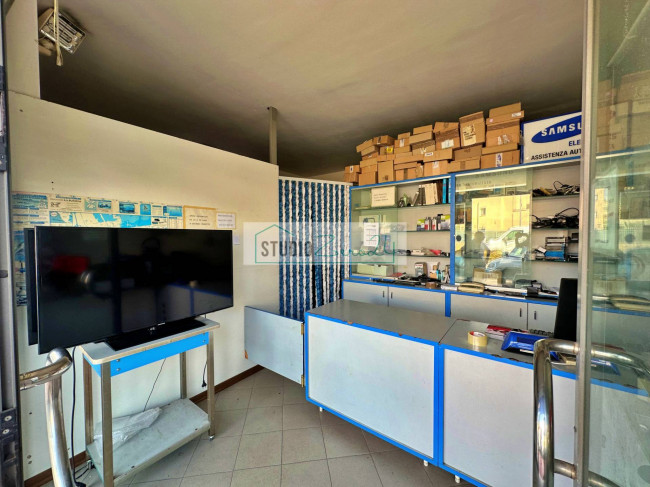 Locale commerciale in vendita a Viareggio