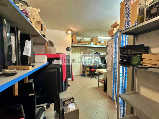 Locale commerciale in vendita a Viareggio