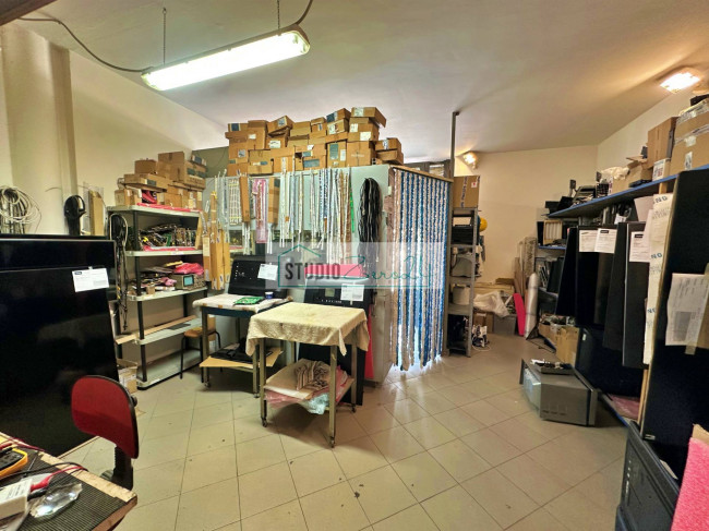 Locale commerciale in vendita a Viareggio