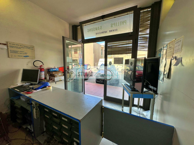 Locale commerciale in vendita a Viareggio