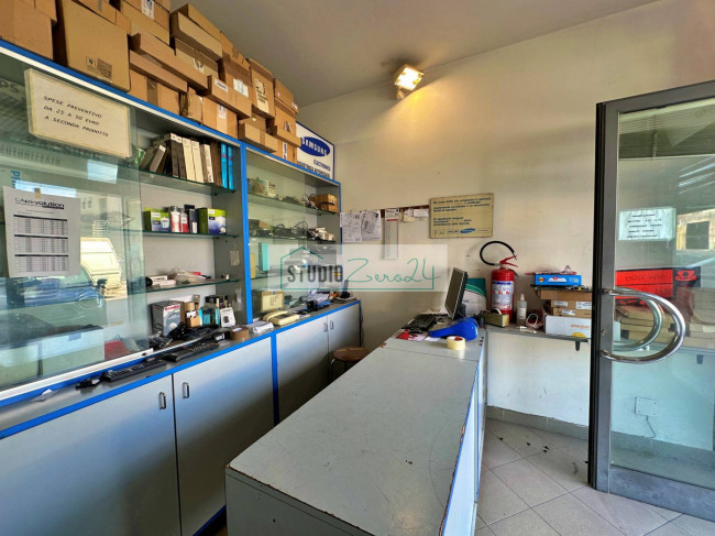 Locale commerciale in vendita a Viareggio