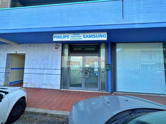 Locale commerciale in vendita a Viareggio