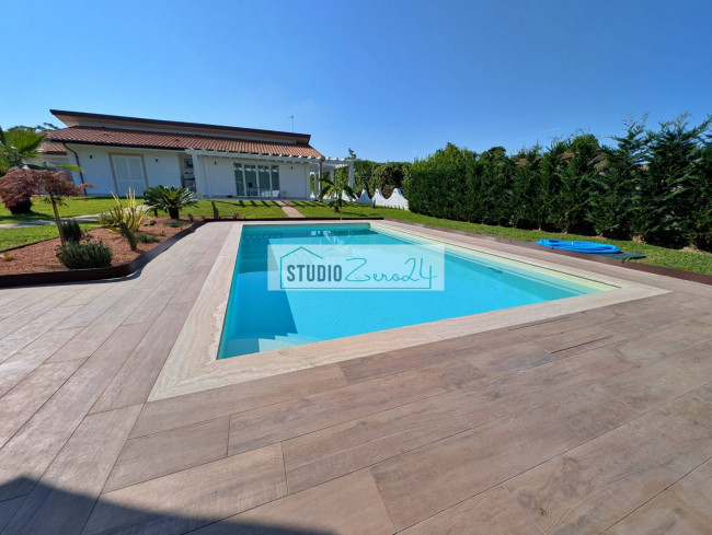 Villa for sale in Pietrasanta