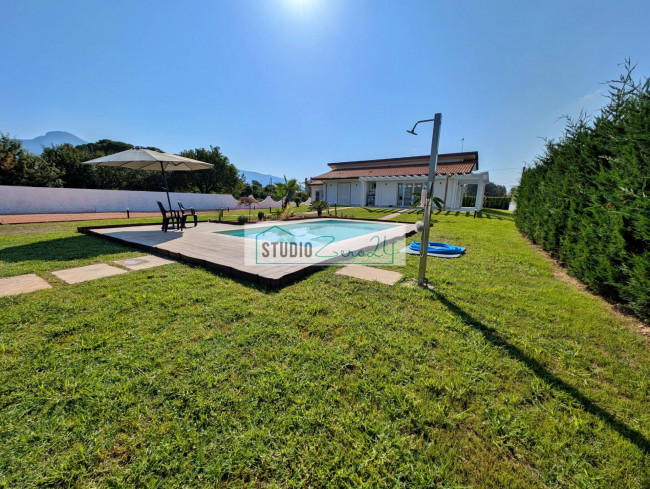 Villa for sale in Pietrasanta