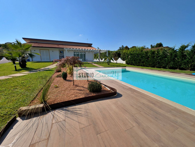 Villa for sale in Pietrasanta