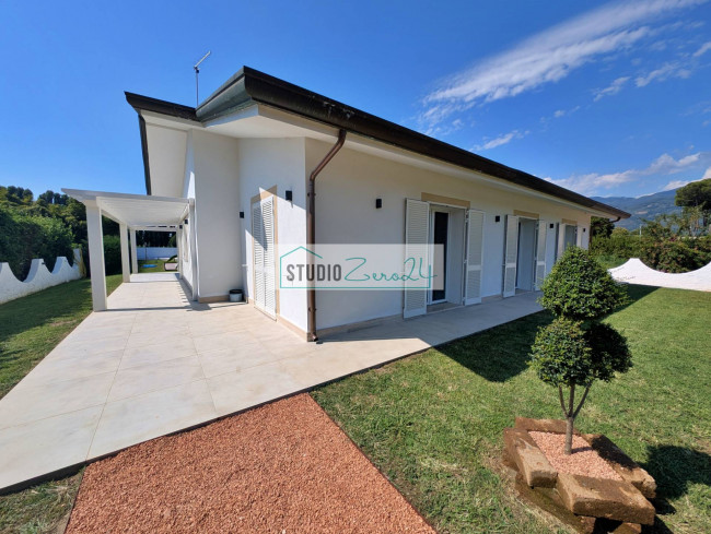 Villa for sale in Pietrasanta