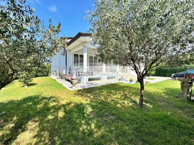 Villetta Bifamiliare in vendita a Pietrasanta