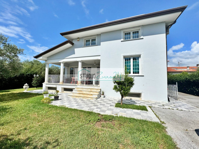 Villetta Bifamiliare in vendita a Pietrasanta