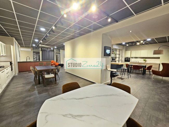 Locale commerciale in vendita a Massarosa