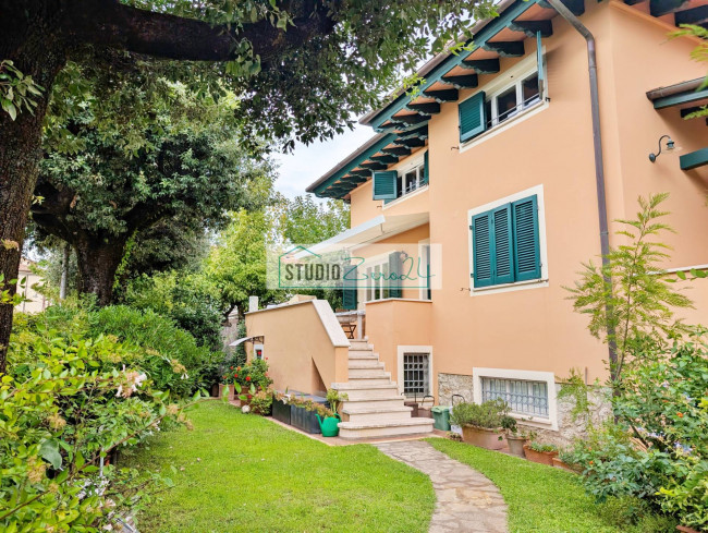 Villette a schiera in vendita a Pietrasanta