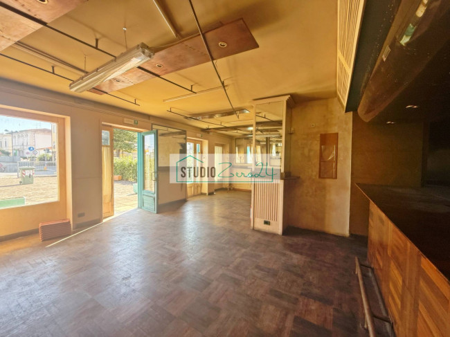 Locale commerciale in vendita a Viareggio