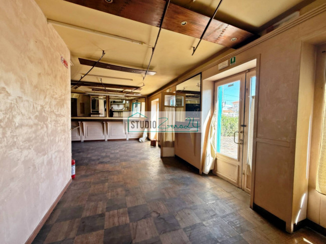 Locale commerciale in vendita a Viareggio