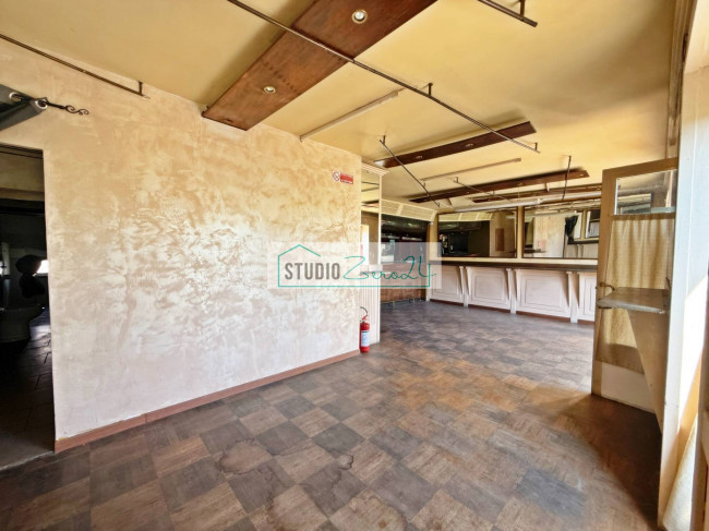 Locale commerciale in vendita a Viareggio