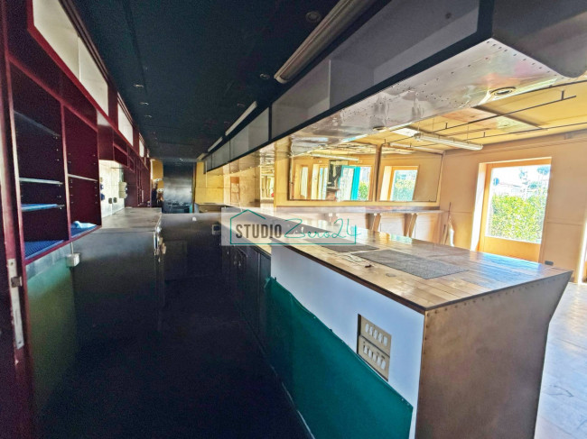 Locale commerciale in vendita a Viareggio