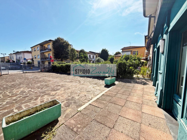 Locale commerciale in vendita a Viareggio