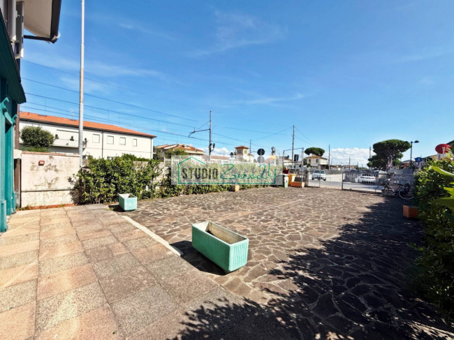 Locale commerciale in vendita a Viareggio