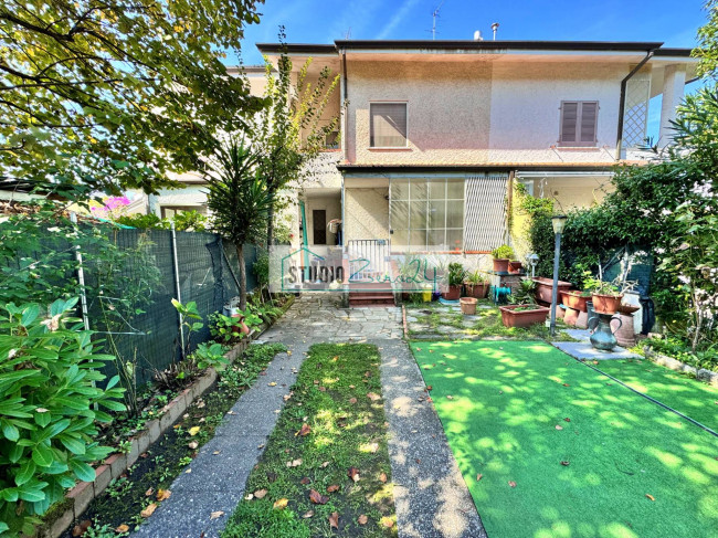 Villette a schiera in vendita a Pietrasanta