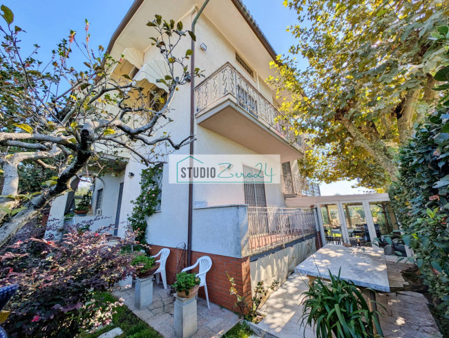 Villa in vendita a Seravezza