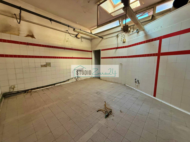 Locale commerciale in vendita a Viareggio