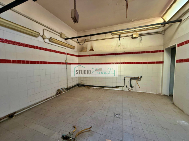 Locale commerciale in vendita a Viareggio