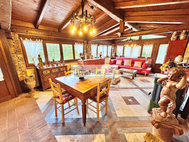 Villa in vendita a Seravezza