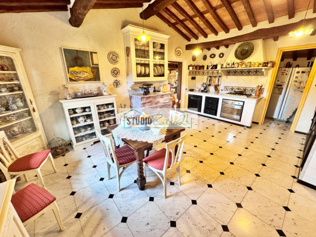 Villa in vendita a Seravezza