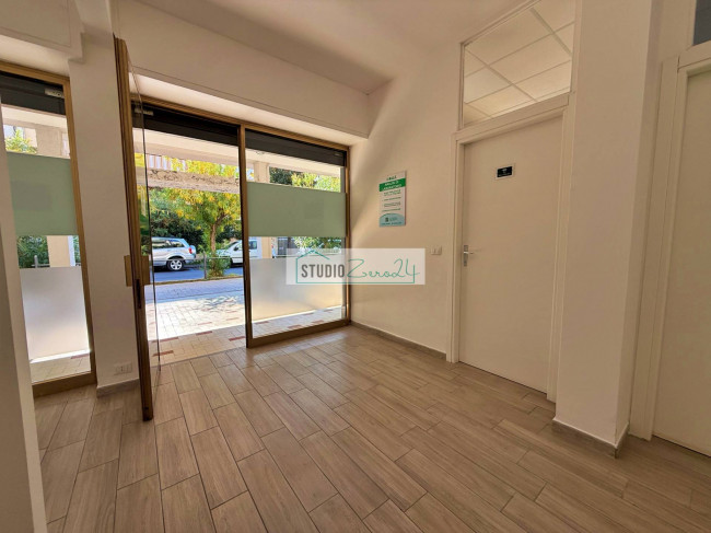 Locale commerciale in vendita a Viareggio