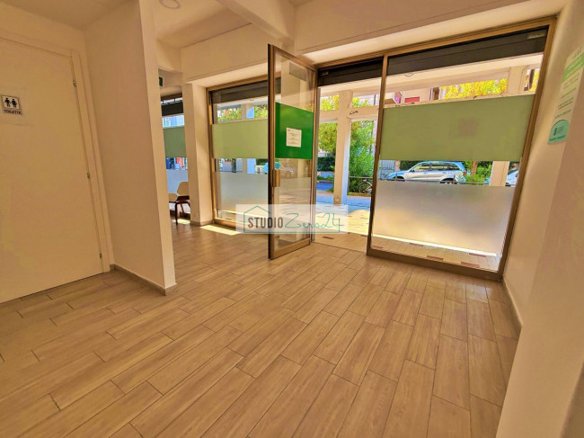 Locale commerciale in vendita a Viareggio