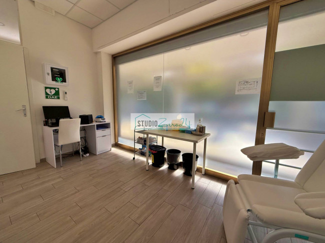 Locale commerciale in vendita a Viareggio