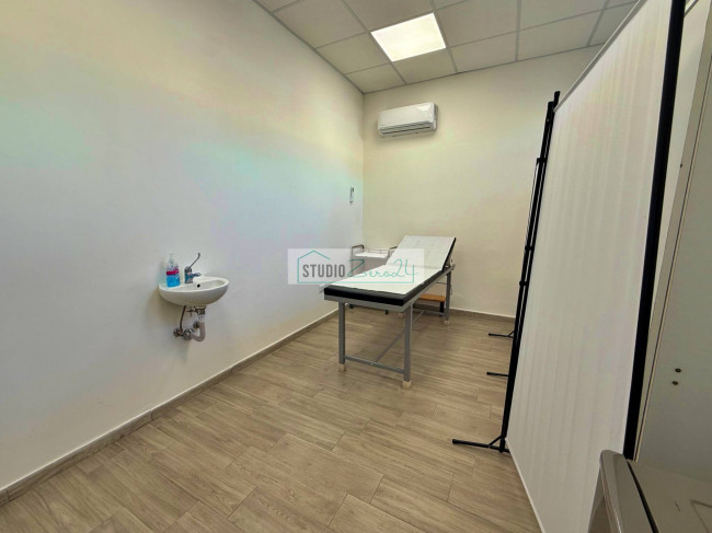 Locale commerciale in vendita a Viareggio