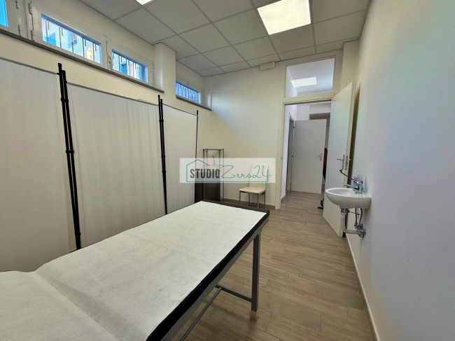 Locale commerciale in vendita a Viareggio