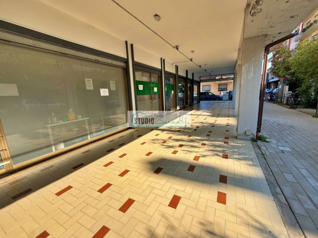 Locale commerciale in vendita a Viareggio