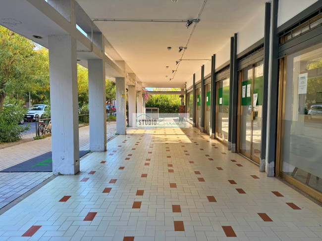 Locale commerciale in vendita a Viareggio