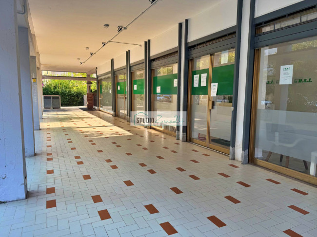 Locale commerciale in vendita a Viareggio