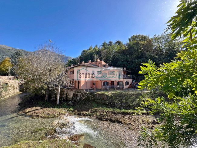 Villette a schiera in vendita a Camaiore